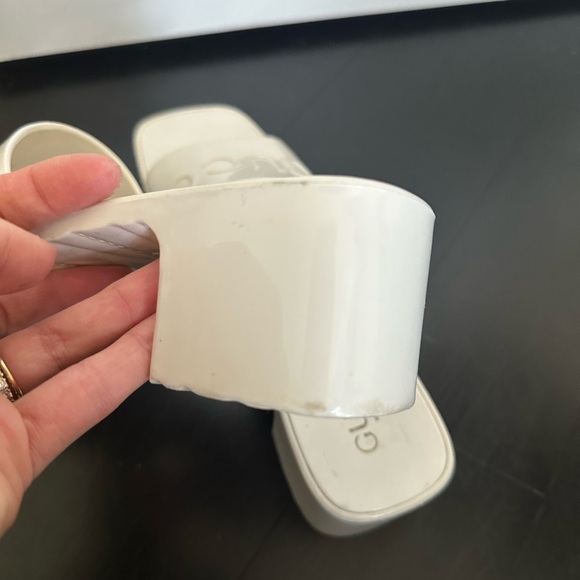 Gucci Women's Cream Slide Rubber Sandals - Picture 6 of 11